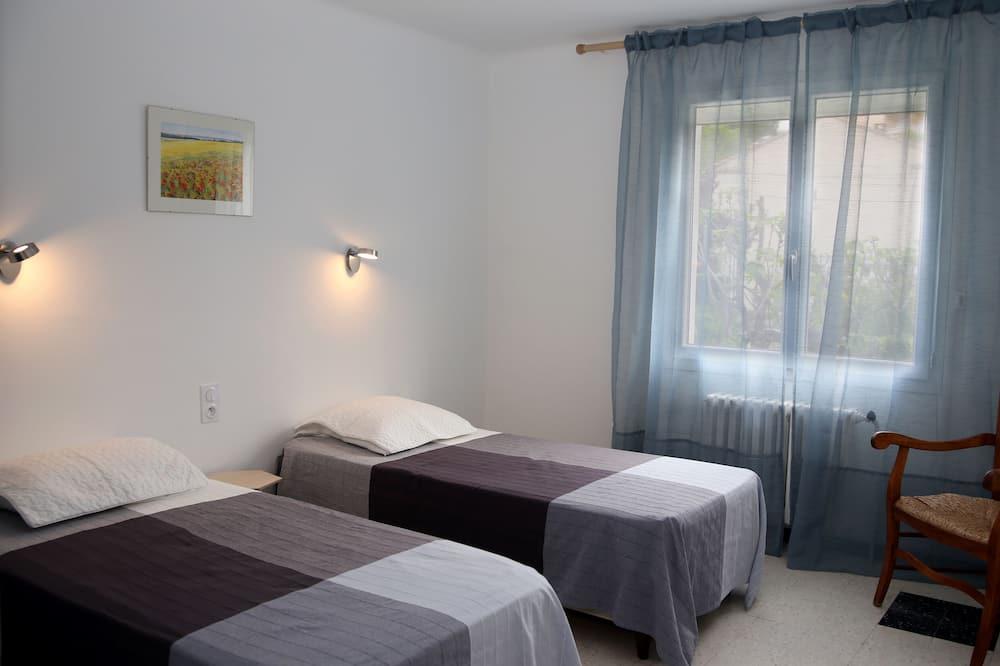 Villa 100m2 with enclosed garden planted with trees close to the city center Provence-Alpes-Côte d'Azur - Vaison-la-Romaine visuel 2/5 Villa 100m2 with enclosed garden planted with trees close to the city center Provence-Alpes-Côte d'Azur - Vaison-la-Romaine visuel 2/5