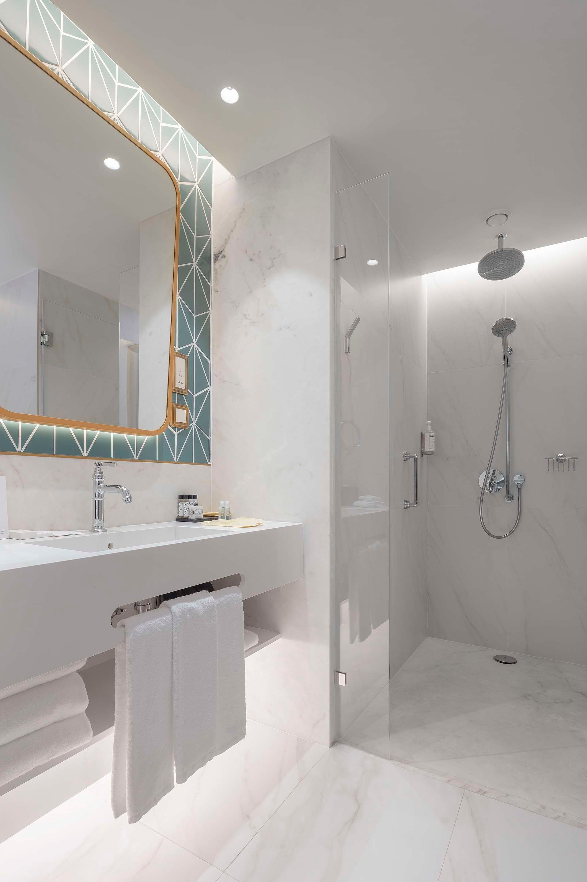 The Emerald House Lisbon, Curio Collection by Hilton