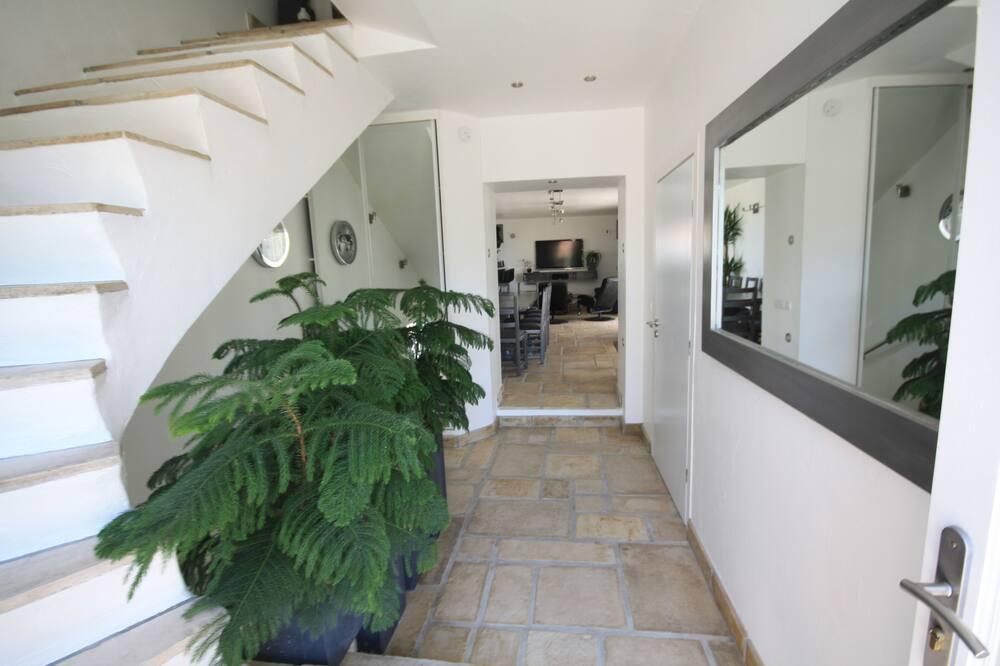 Beautiful Villa, Recent Comfortable Well Equipped, With Swimming Pool, Air Conditioning, Wifi Provence-Alpes-Côte d'Azur - Montauroux visuel 2/5 Beautiful Villa, Recent Comfortable Well Equipped, With Swimming Pool, Air Conditioning, Wifi Provence-Alpes-Côte d'Azur - Montauroux visuel 2/5