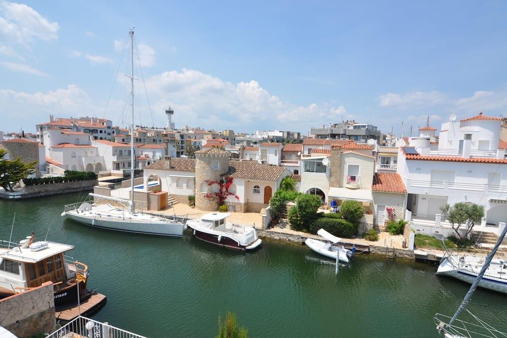 Vacation rental in Empuriabrava, Costa Brava: Charming villa next to La Rubina beach, perfect for families of up to 6 people. Costa Brava - Castelló d' Empúries visuel 4/5 Vacation rental in Empuriabrava, Costa Brava: Charming villa next to La Rubina beach, perfect for families of up to 6 people. Costa Brava - Castelló d' Empúries visuel 4/5