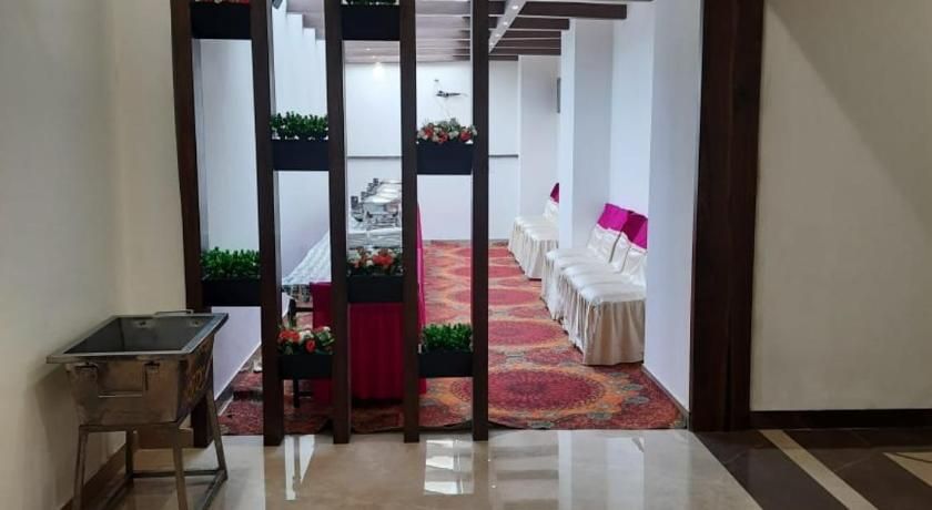 De Manora Homes - Unpretentious hotel with a garden , posh area Ranjit Avenue