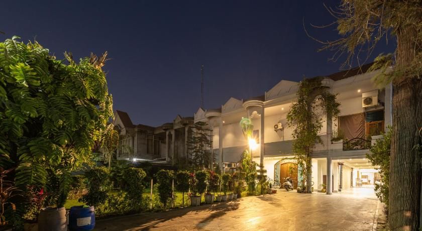 De Manora Homes - Unpretentious hotel with a garden , posh area Ranjit Avenue