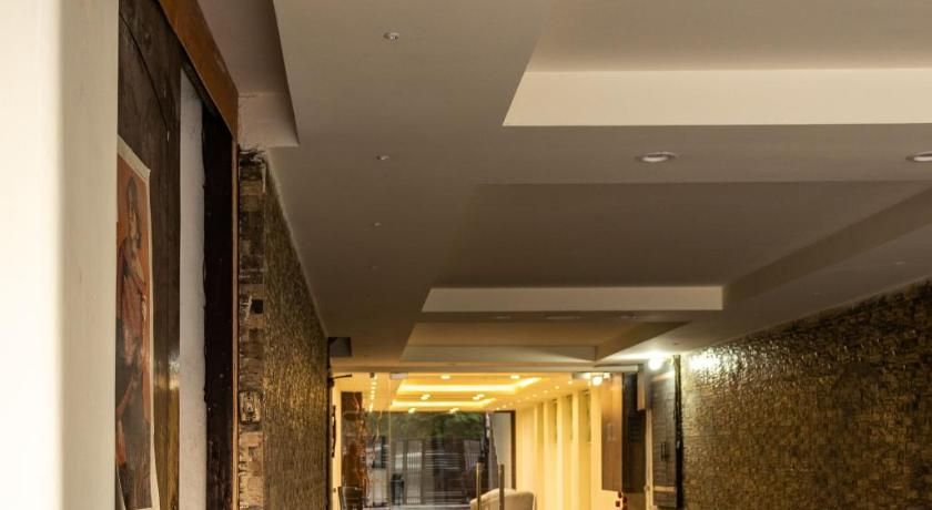 De Manora Homes - Unpretentious hotel with a garden , posh area Ranjit Avenue