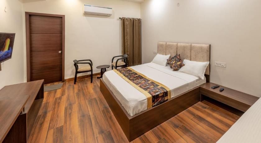 De Manora Homes - Unpretentious hotel with a garden , posh area Ranjit Avenue