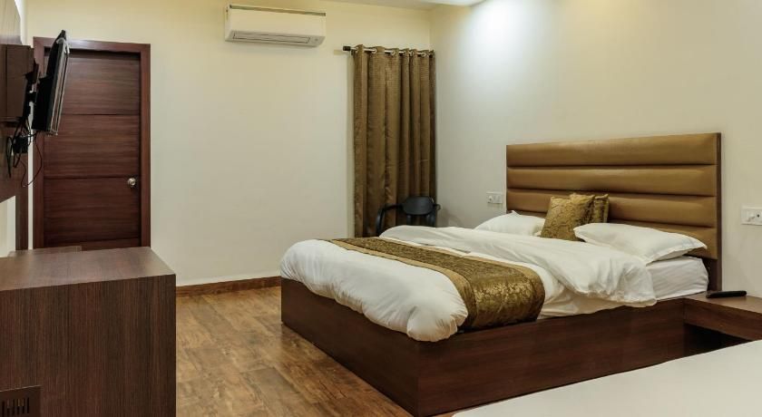 De Manora Homes - Unpretentious hotel with a garden , posh area Ranjit Avenue