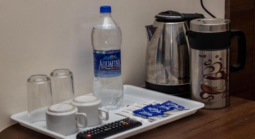 De Manora Homes - Unpretentious hotel with a garden , posh area Ranjit Avenue