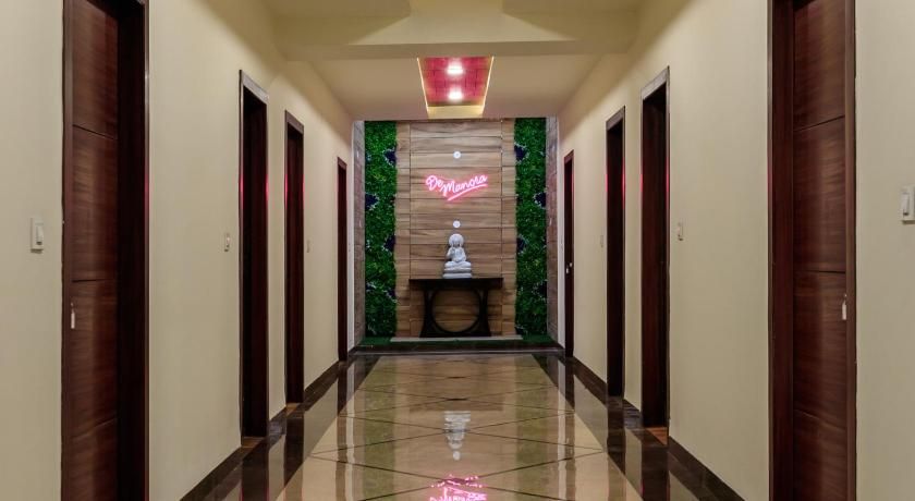 De Manora Homes - Unpretentious hotel with a garden , posh area Ranjit Avenue