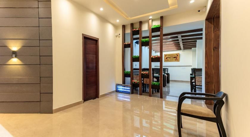 De Manora Homes - Unpretentious hotel with a garden , posh area Ranjit Avenue