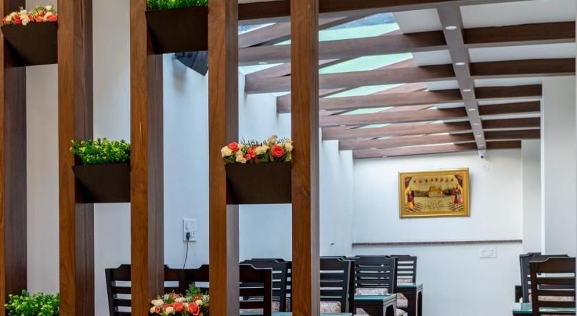 De Manora Homes - Unpretentious hotel with a garden , posh area Ranjit Avenue