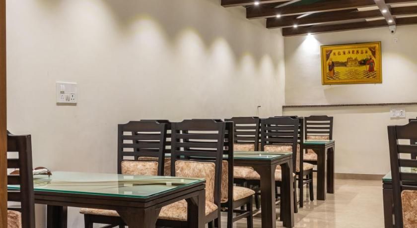 De Manora Homes - Unpretentious hotel with a garden , posh area Ranjit Avenue