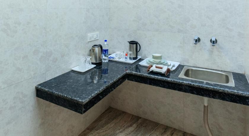 De Manora Homes - Unpretentious hotel with a garden , posh area Ranjit Avenue