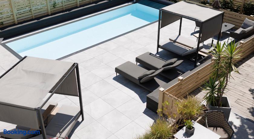 booking-1070737282-491697526-112389 Kracher Hotel Doppelzimmer - inklusive Pool
