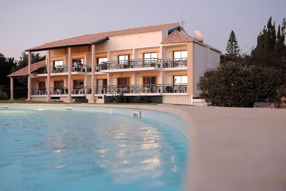 sembo-289390-f7faf9-251783 Luzmar Villas