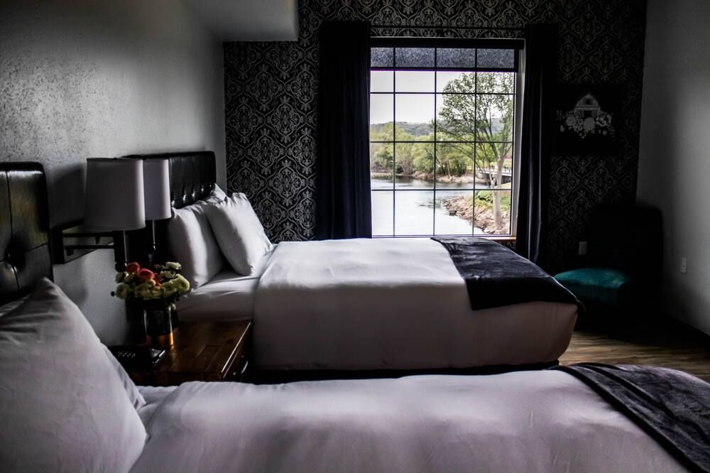 Waterfront Hotel — image 1 of 1