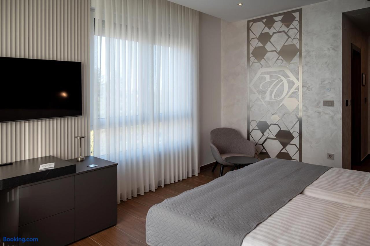 booking-1071944883-600609302-817896 Diamond Hotel