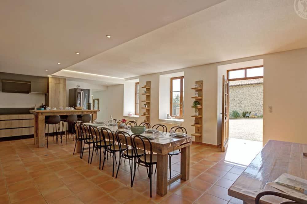 Gite Cezay, 6 bedrooms, 14 persons Ile de France - Saint-Germain-Laval visuel 3/5 Gite Cezay, 6 bedrooms, 14 persons Ile de France - Saint-Germain-Laval visuel 3/5