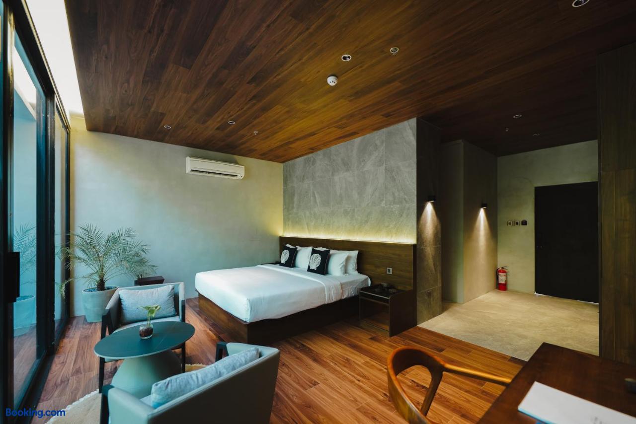 booking-1071323977-555566586-337807 Piece Lio from Japan Managed by H Hospitality Group