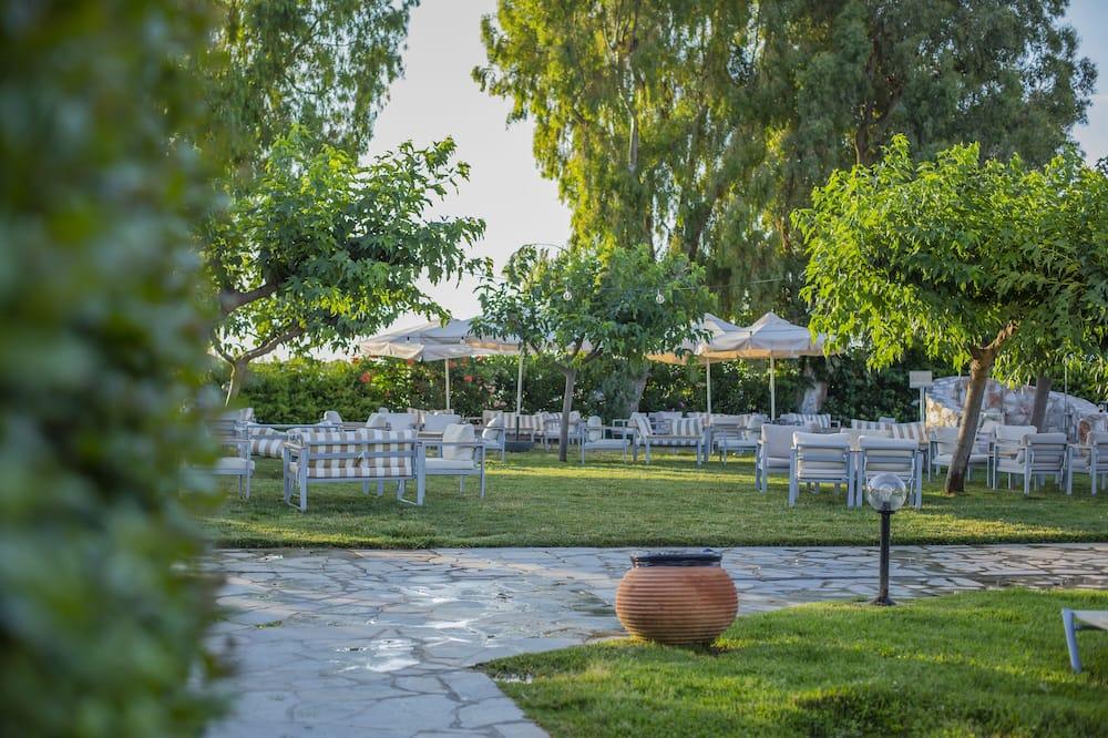 Golden Coast Hotel & Bungalows