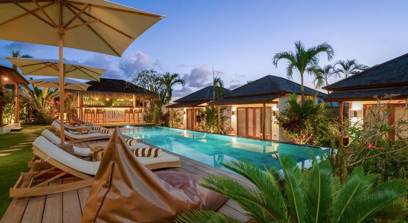 Ehoa Bali Nyanyi Boutique Hotel - In Front Of Entrance To Nuanu