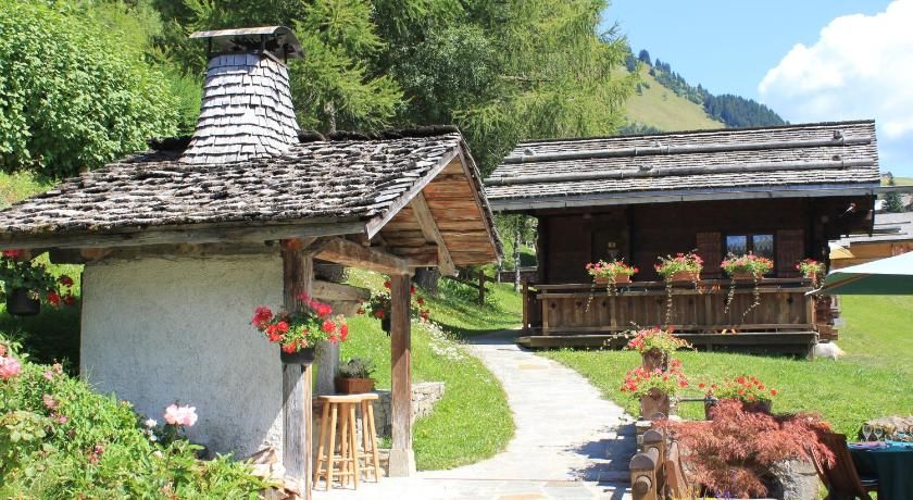 Les Chalets de la Serraz