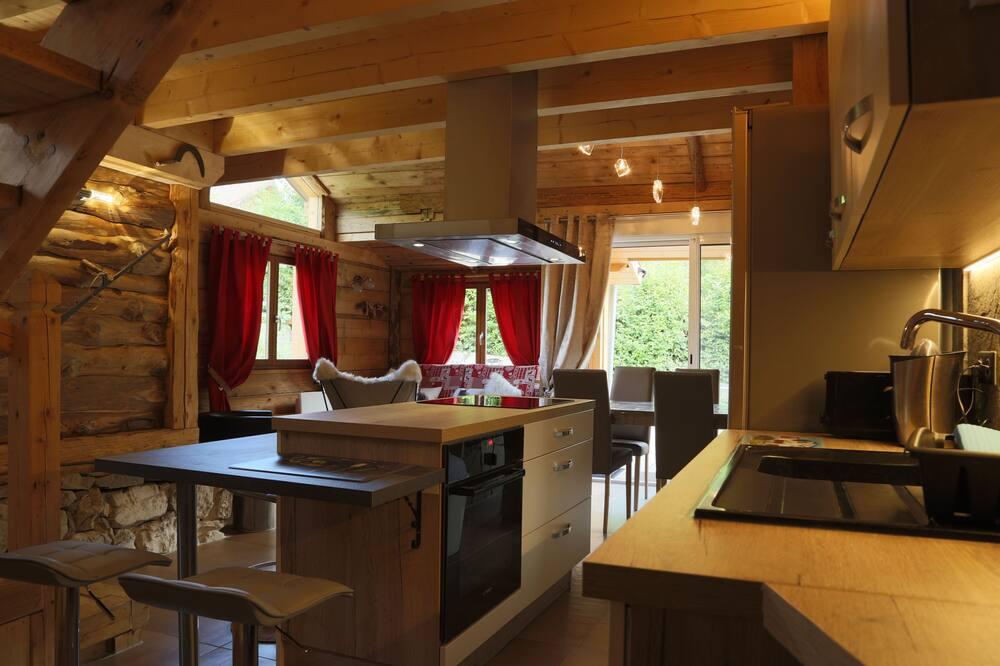 Chalet Le Bois Du Roc With Large Jacuzzi Rhône-Alpes - Thônes visuel 2/5 Chalet Le Bois Du Roc With Large Jacuzzi Rhône-Alpes - Thônes visuel 2/5