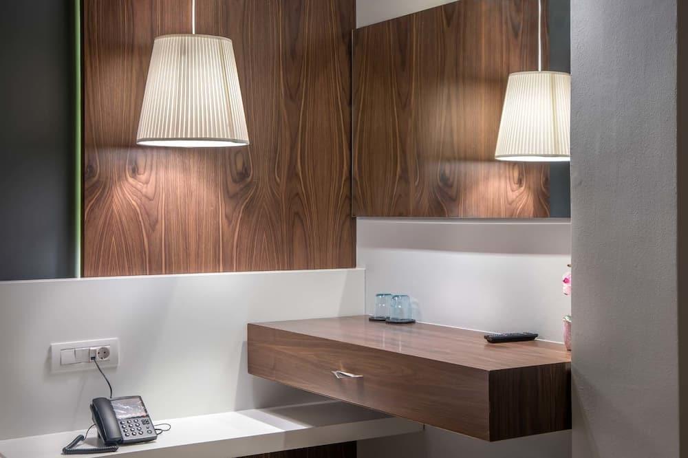 expedia_group-2977901-adfdf4-629184 Ad Athens Luxury Rooms & Suites