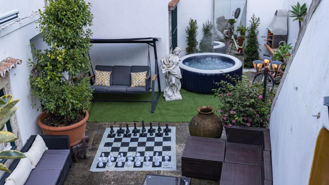 Sintra WOW - Unique double Smart Room in 17th century Palace! Hot tub, Snooker, BBQ, PS5, Sauna, Gym