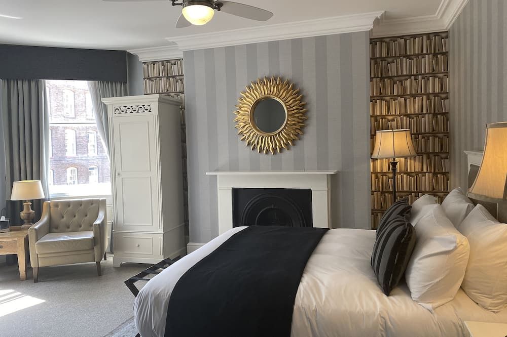 The Clerk & Well Pub & Rooms