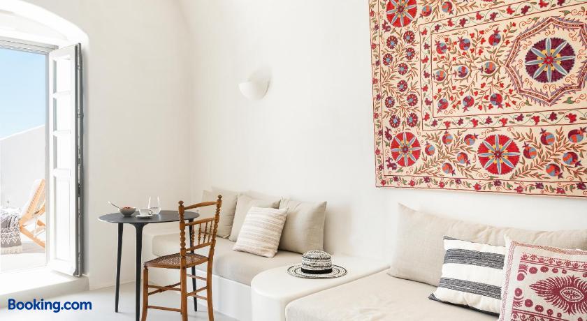 booking-1070793944-483400273-945175 Armenaki Santorini