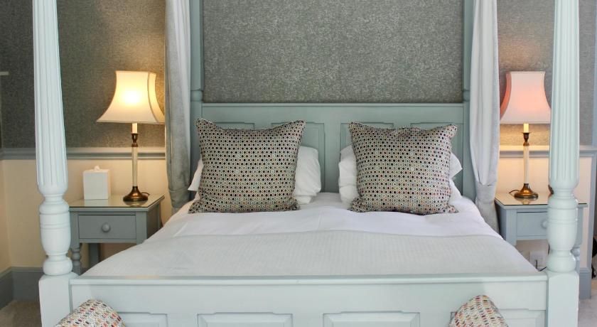 Rafters at Riverside House Hotel