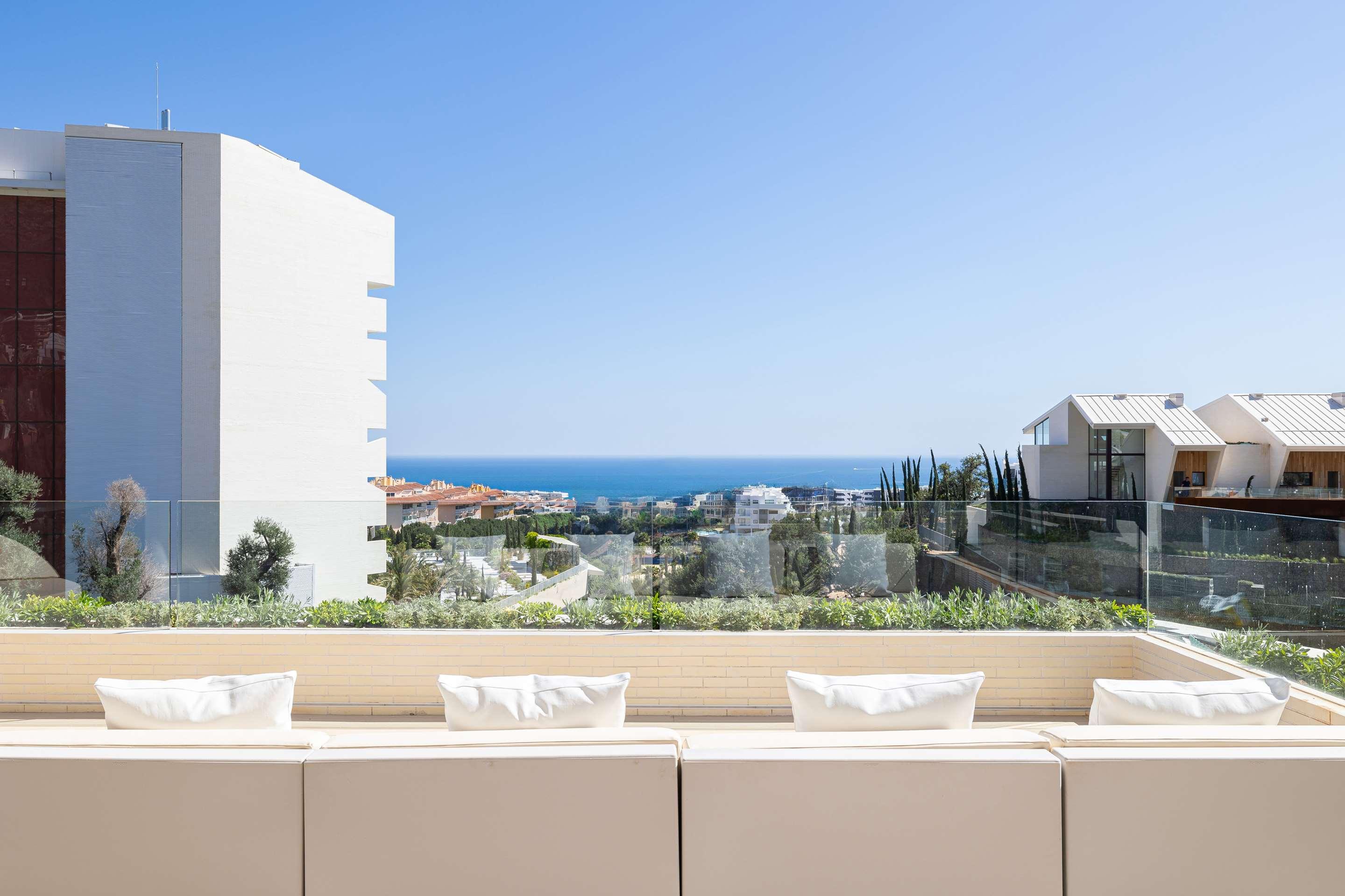 ice-1071367240-118219354-311156 Leiro Residences