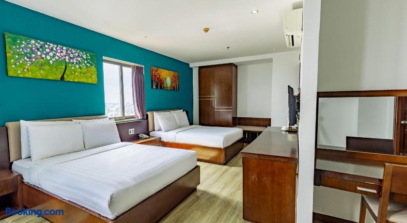 booking-1070875012-528065238-382384 Golden Sun Apartment by New Sky Travel