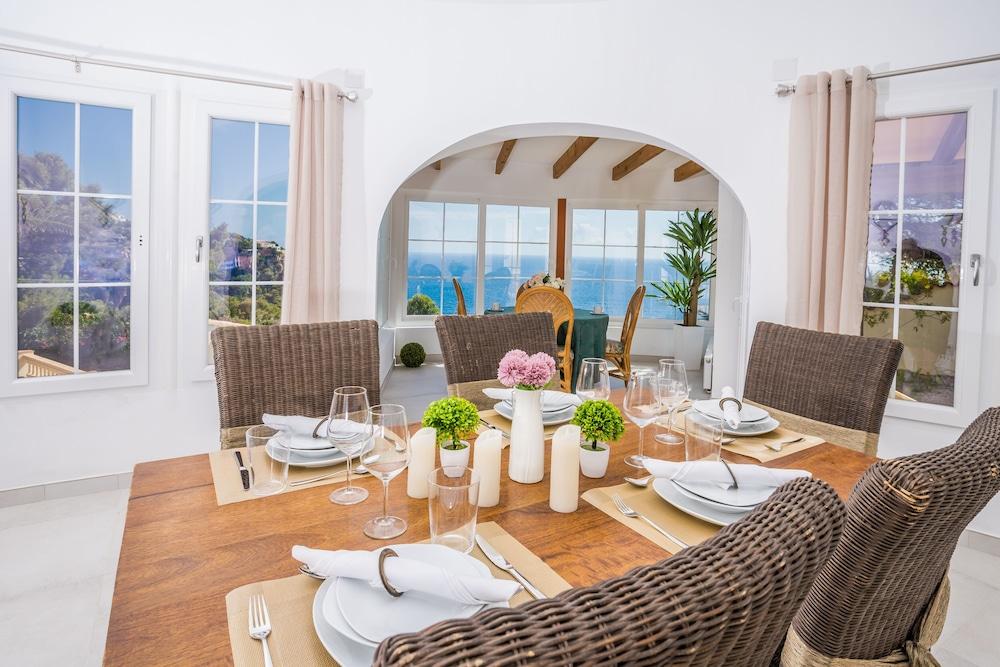 Villa La Terraza Al Mar | Breathtaking Seaviews 1,700sqm Toplocation Poolheating Kust van Valencia - Javea visuel 5/5 Villa La Terraza Al Mar | Breathtaking Seaviews 1,700sqm Toplocation Poolheating Kust van Valencia - Javea visuel 5/5