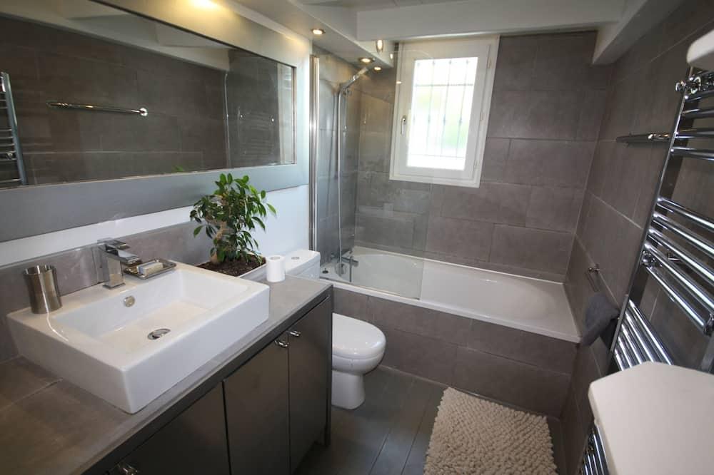 Beautiful Villa, Recent Comfortable Well Equipped, With Swimming Pool, Air Conditioning, Wifi Provence-Alpes-Côte d'Azur - Montauroux visuel 4/5 Beautiful Villa, Recent Comfortable Well Equipped, With Swimming Pool, Air Conditioning, Wifi Provence-Alpes-Côte d'Azur - Montauroux visuel 4/5