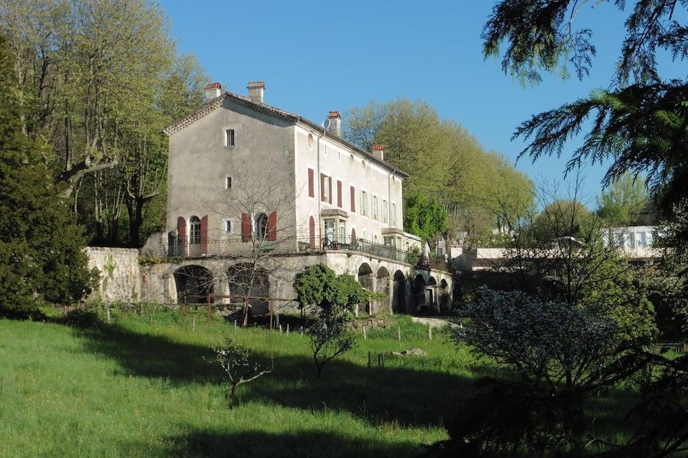 Large family house sleeps 16 in the heart of a beautiful medieval village Languedoc-Roussillon - Génolhac visuel 2/5 Large family house sleeps 16 in the heart of a beautiful medieval village Languedoc-Roussillon - Génolhac visuel 2/5