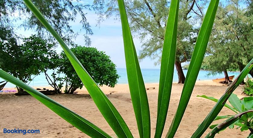 booking-898259-492069144-144309 Sunboo Beach Bungalows