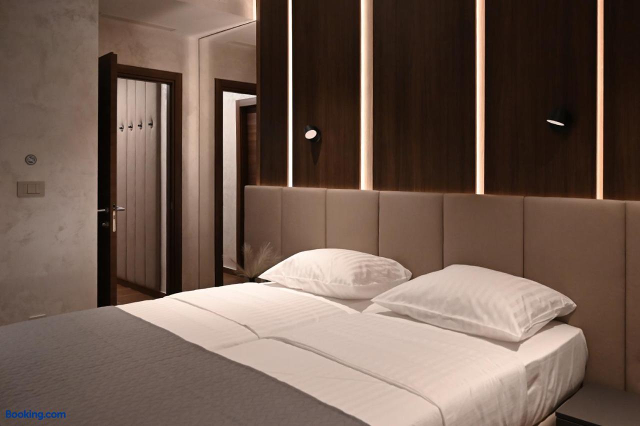 booking-1071944883-600609720-827253 Diamond Hotel