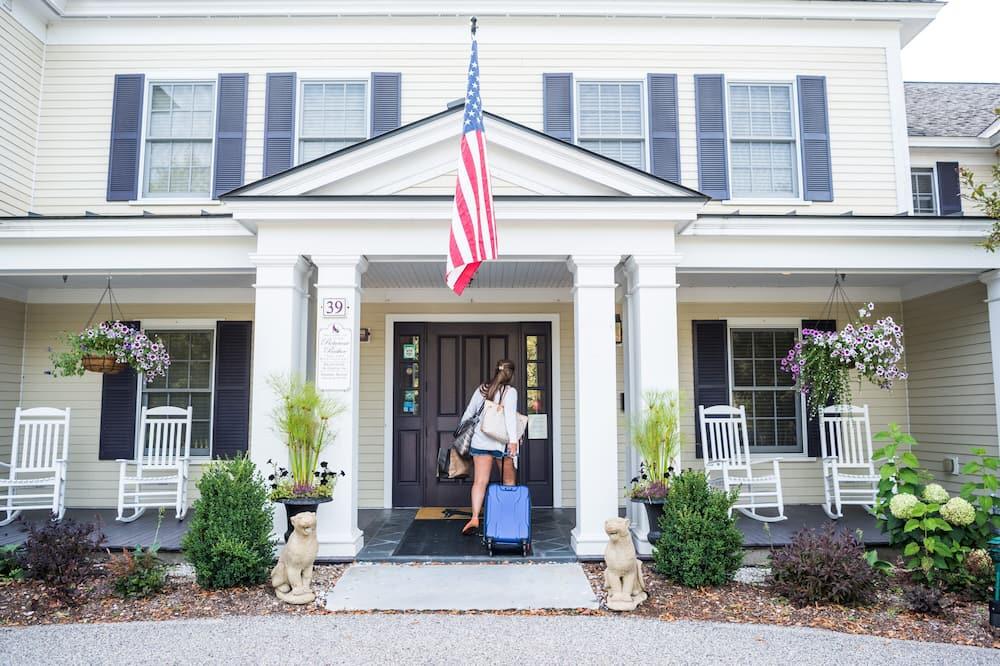 Reluctant Panther Inn & Restaurant