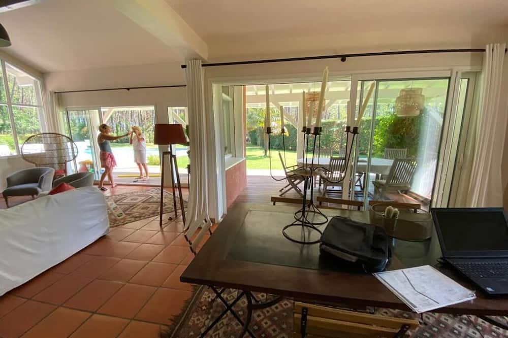 Superbe Villa 4 Spacieuse Calme Piscine 10 mns des Plages 6 Chbres 5 sdb 6 wc Aquitaine - Seignosse visuel 3/5 Superbe Villa 4 Spacieuse Calme Piscine 10 mns des Plages 6 Chbres 5 sdb 6 wc Aquitaine - Seignosse visuel 3/5