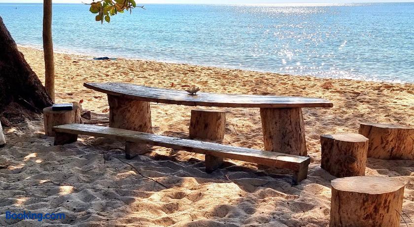 booking-898259-432589846-321840 Sunboo Beach Bungalows