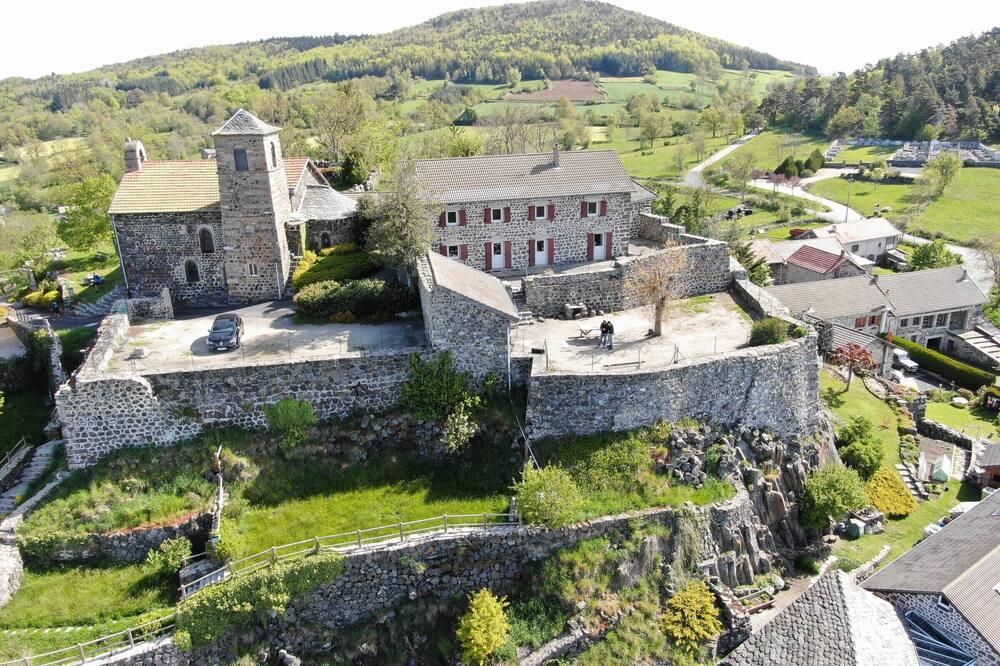 Gite Mézères, 5 bedrooms, 13 persons Auvergne - Retournac visuel 2/5 Gite Mézères, 5 bedrooms, 13 persons Auvergne - Retournac visuel 2/5