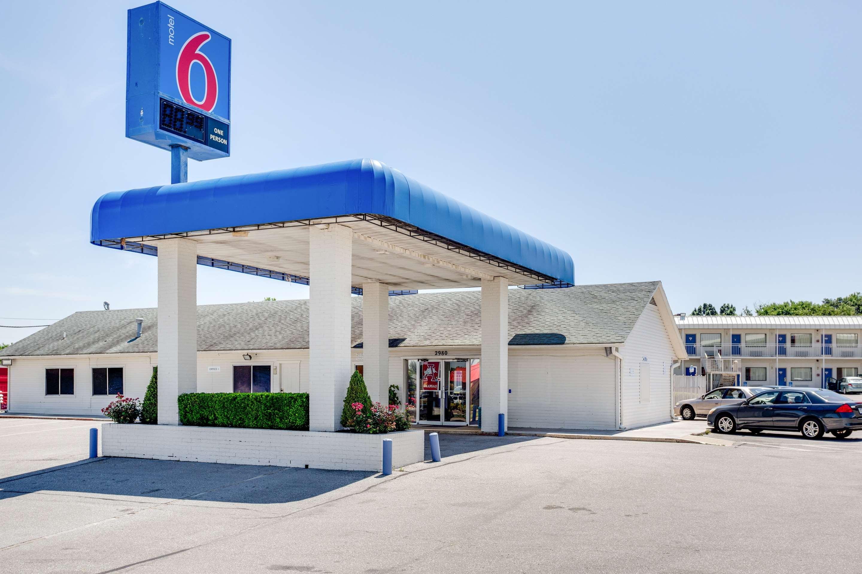 Motel 6 Fayetteville, AR $56 ($̶6̶5̶). Fayetteville Hotel Deals