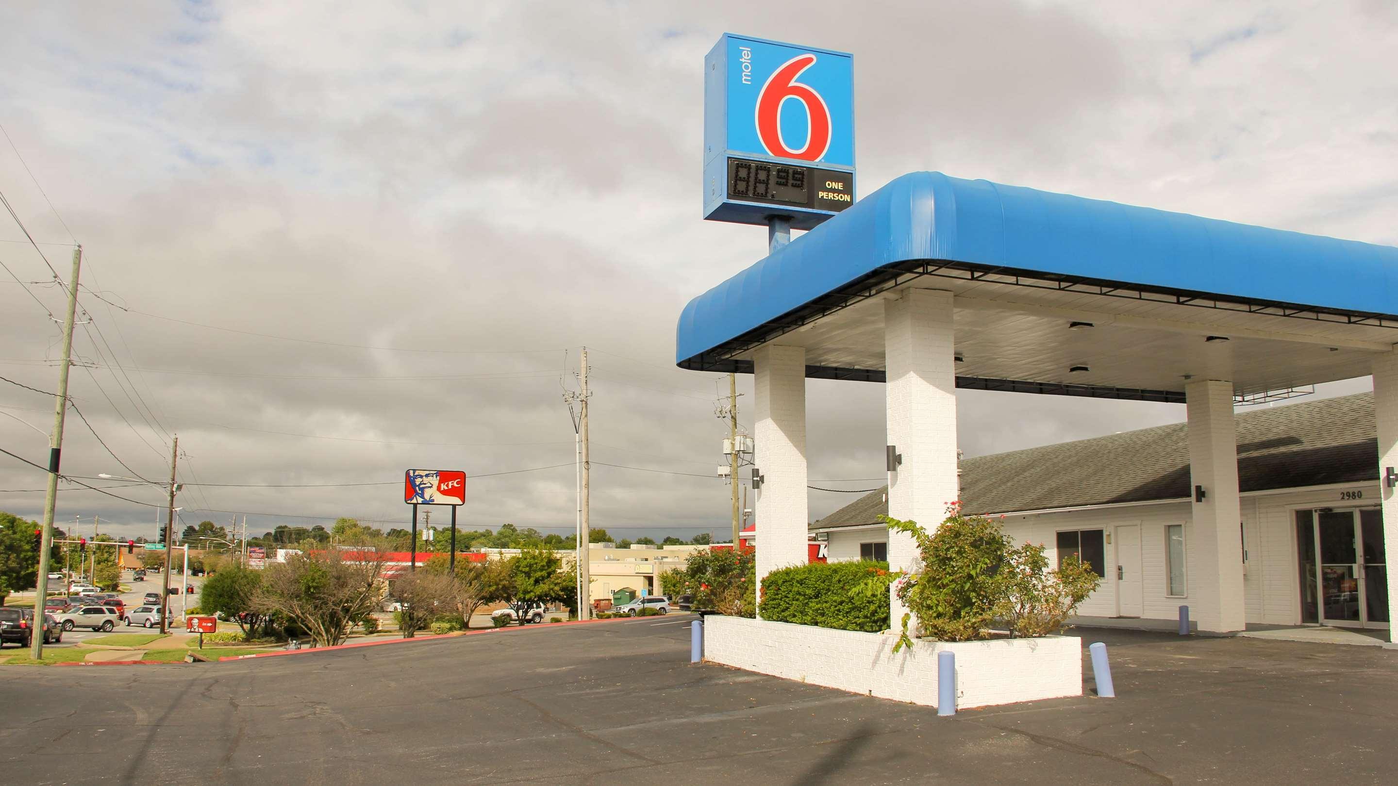 Motel 6 Fayetteville, AR $56 ($̶6̶5̶). Fayetteville Hotel Deals