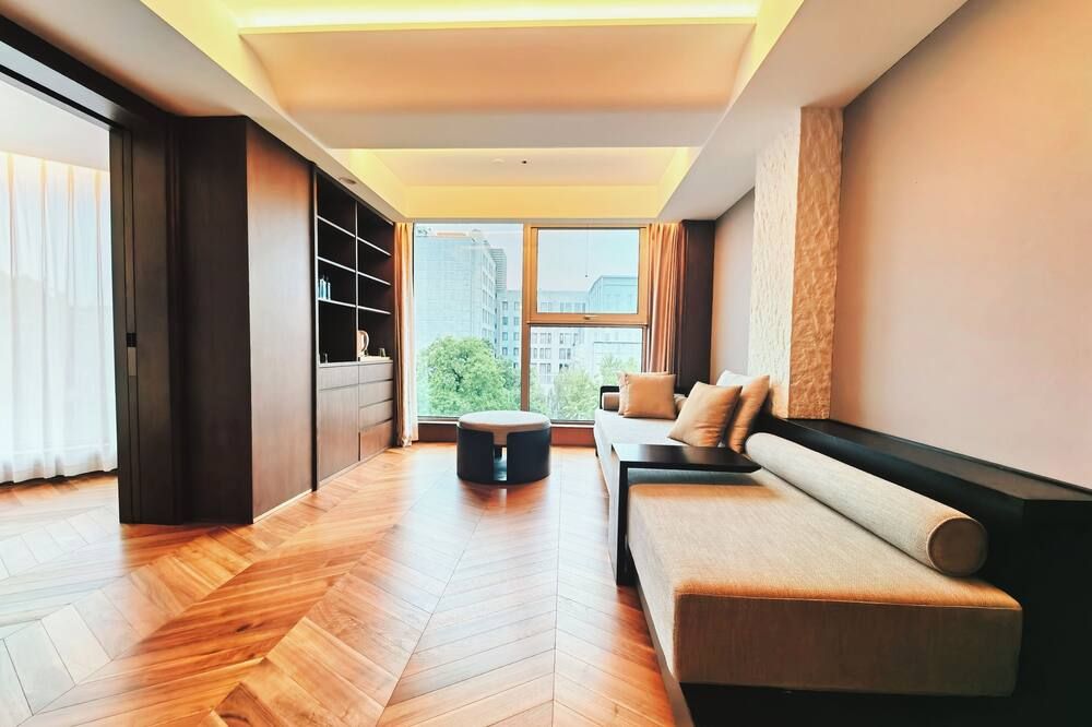 Purple Horse Hotel &beijing Hutong Designer Boutique Garden Hotel&french Window&close To The Forbidden City&tian'anmen&wangfujing&nanluogu Lane&lama Temple&360-Degree Viewing Terrace Bar&roof Swimming Pool&private Bathtub&laundry&gym&family Suite