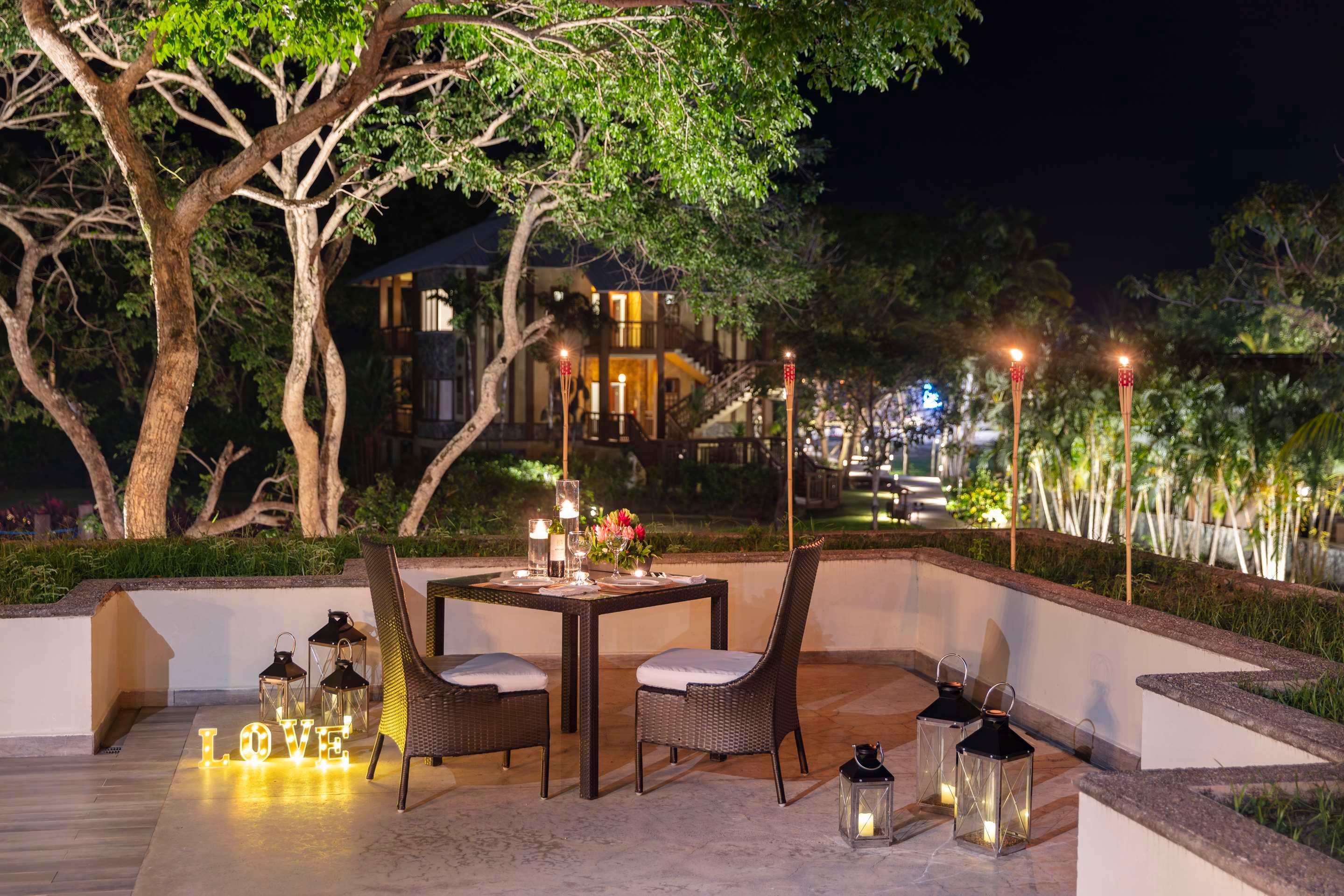ice-2058707-108234589-675844 Indura Beach & Golf Resort Curio Collection By Hilton