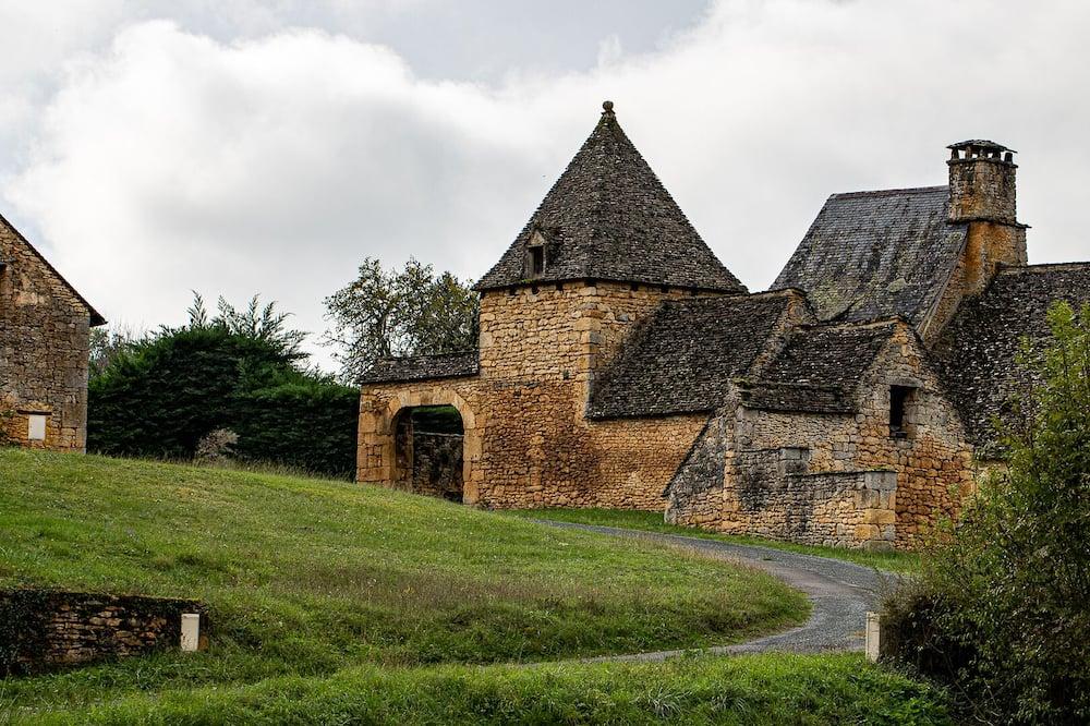 Restored farmhouse from the 17th century with swimming pool and beautiful views Aquitaine - Saint-Amand-de-Coly visuel 3/5 Restored farmhouse from the 17th century with swimming pool and beautiful views Aquitaine - Saint-Amand-de-Coly visuel 3/5