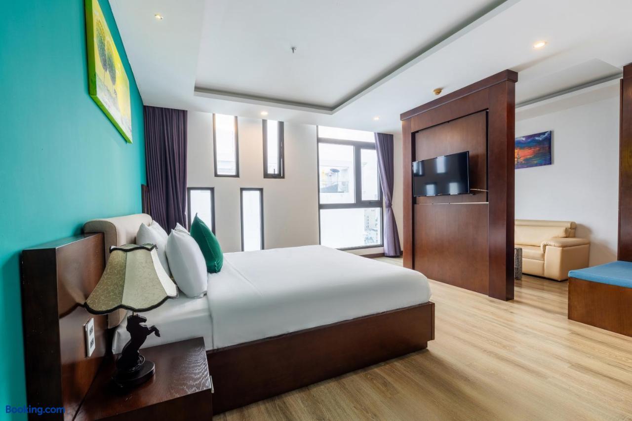 booking-1070875012-585862493-188946 Golden Sun Apartment by New Sky Travel
