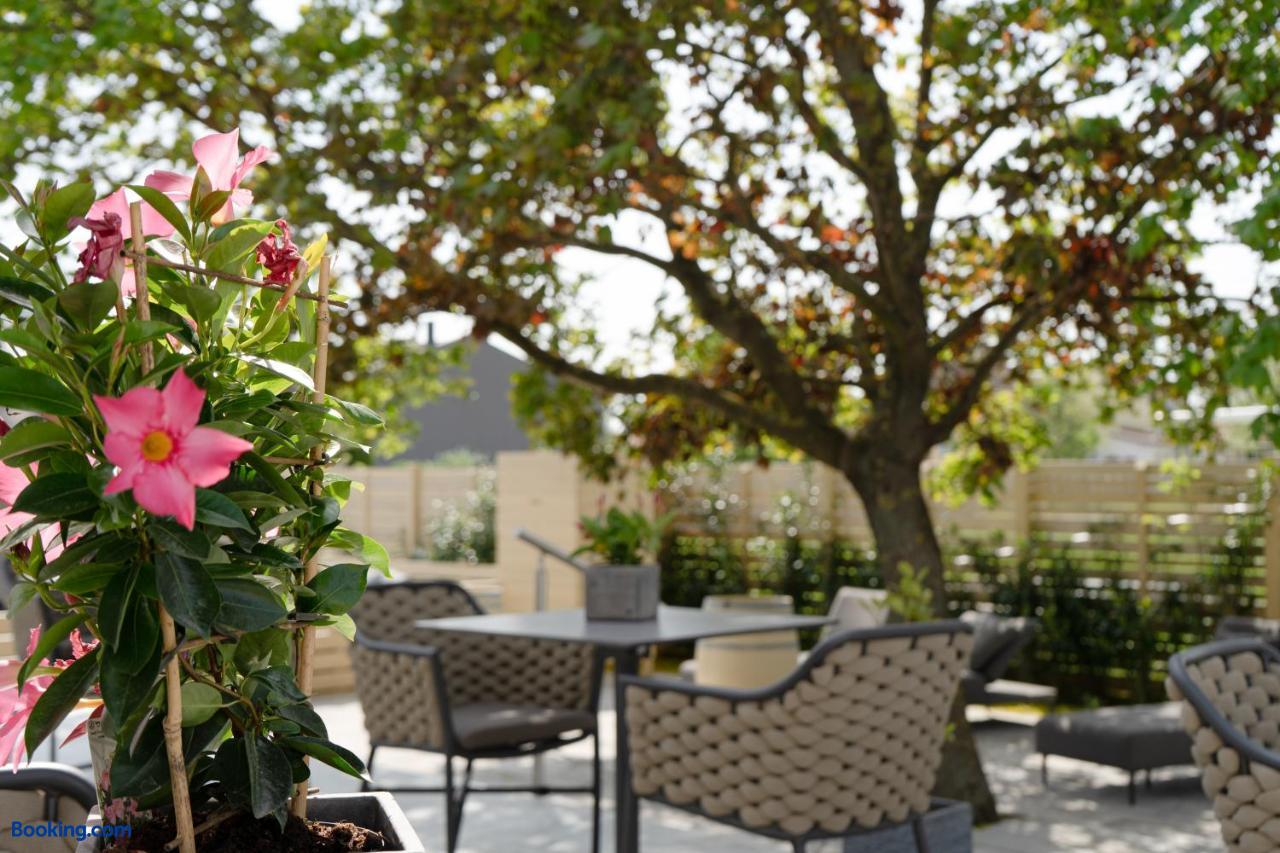booking-1070737282-568751860-884740 Kracher Hotel Doppelzimmer - inklusive Pool