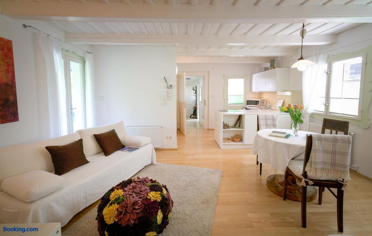 booking-555360-112049344-786770 Schloss Schönau
