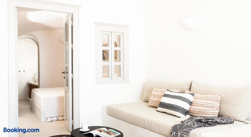 booking-1070793944-483400347-971479 Armenaki Santorini